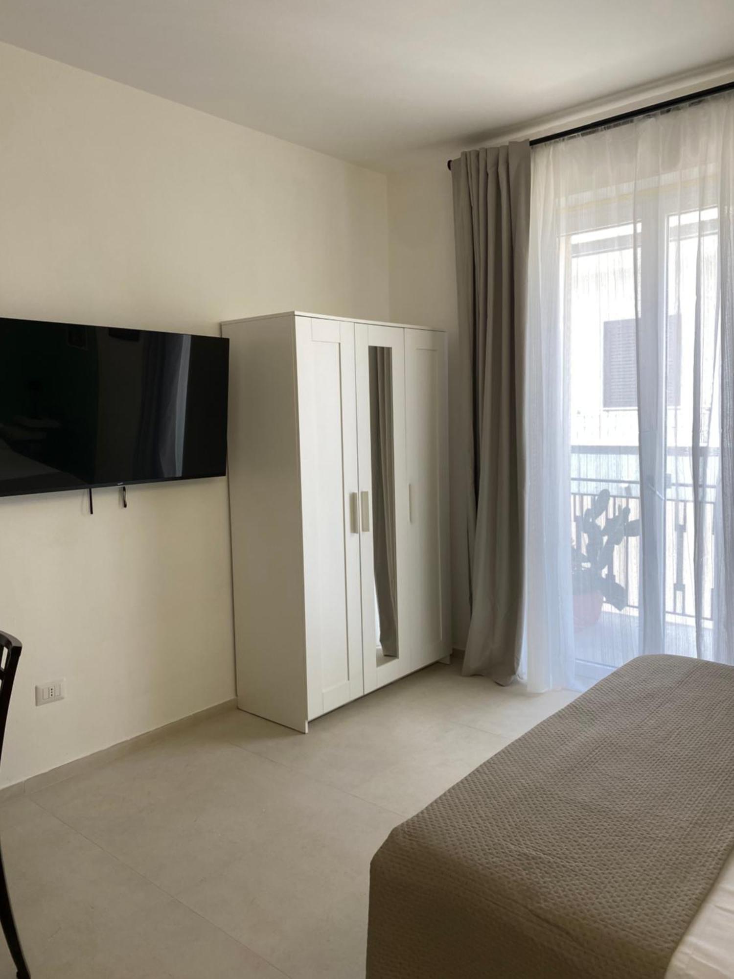 Le Buguse Suite Apartment เลชเช ภายนอก รูปภาพ