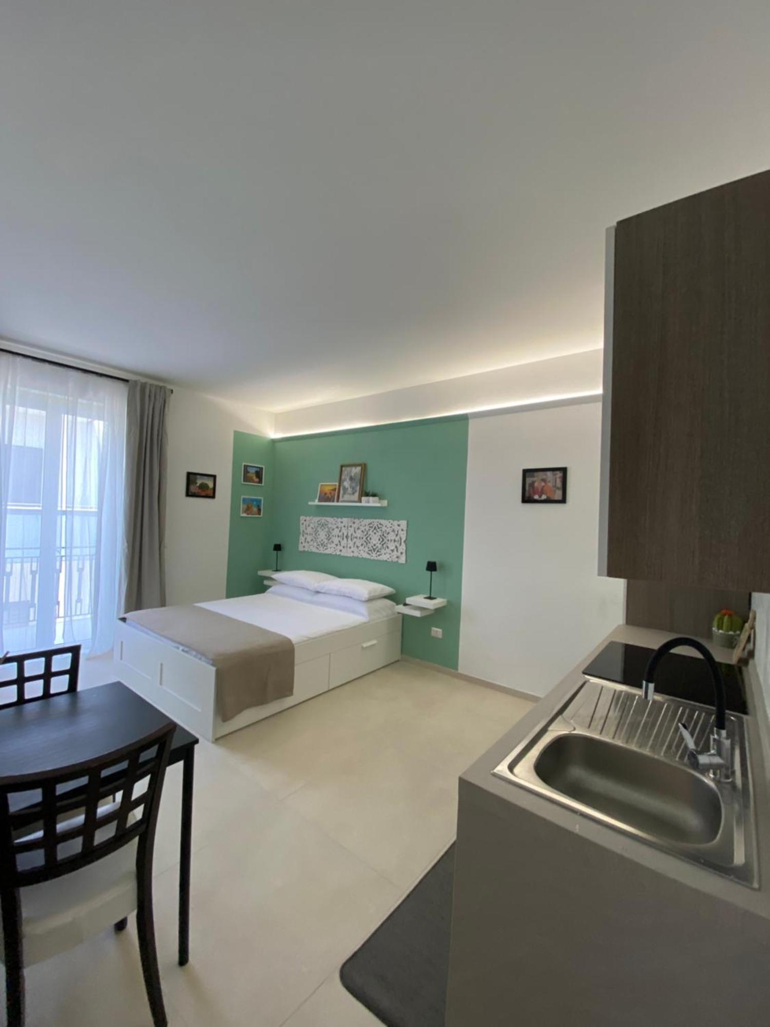 Le Buguse Suite Apartment เลชเช ภายนอก รูปภาพ