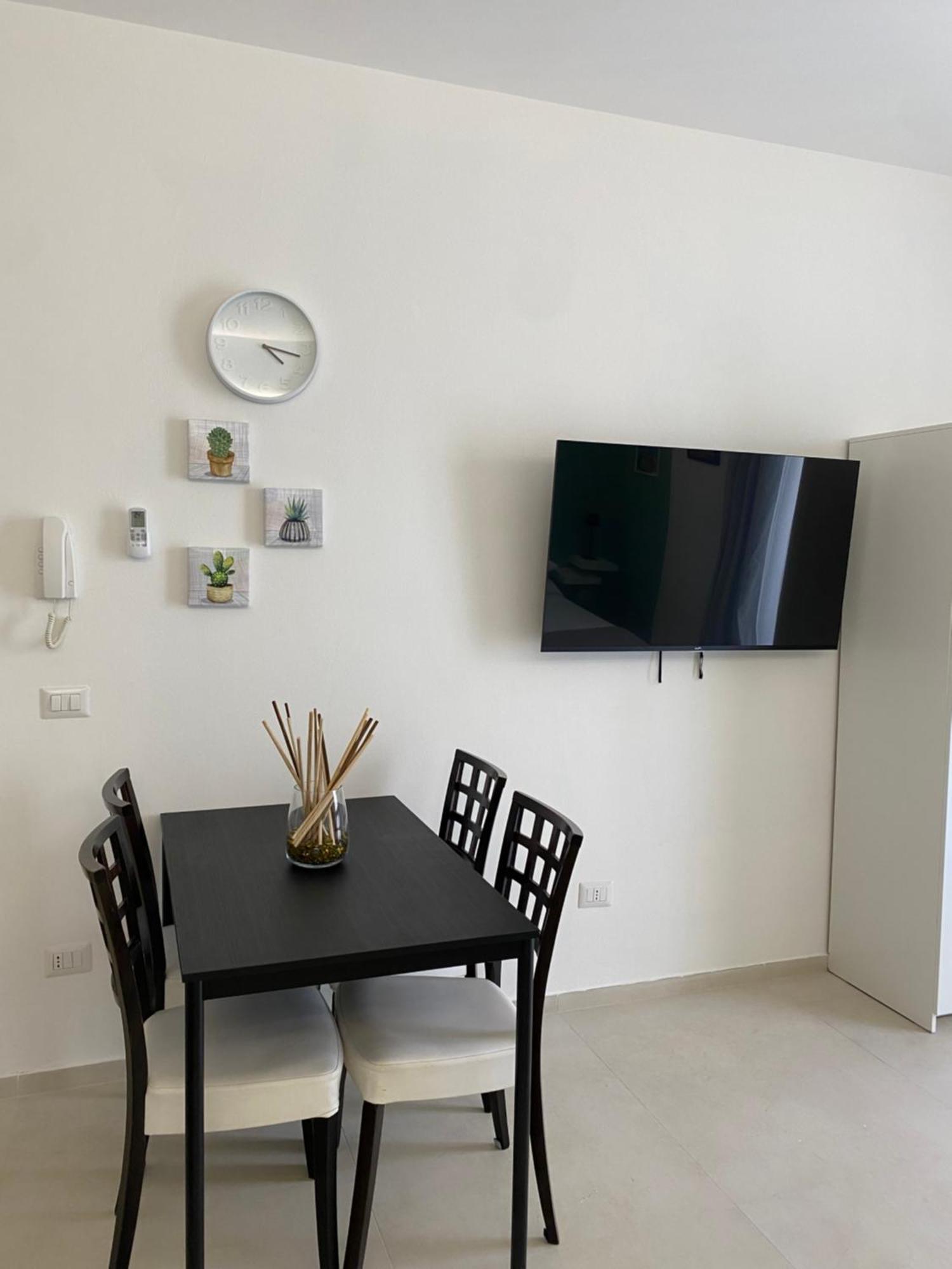 Le Buguse Suite Apartment เลชเช ภายนอก รูปภาพ