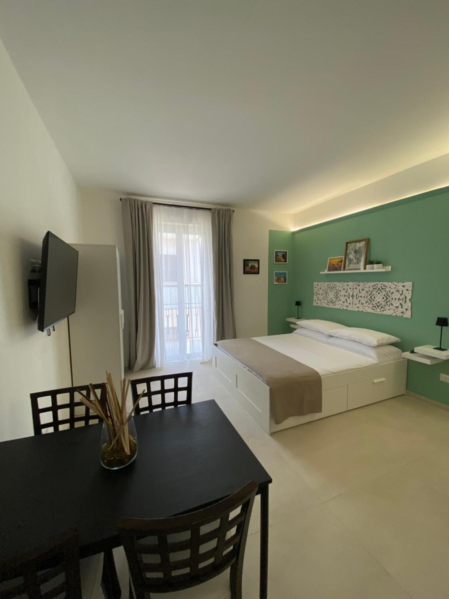 Le Buguse Suite Apartment เลชเช ภายนอก รูปภาพ